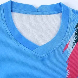 ชุดเสื้อฟุตบอลสโมสรแบบเรียบง่ายคุณภาพสูงสำหรับทุกเพศ  ลายปะติดหลากสี พิมพ์ลายดิจิทัล  โลโก้สั่งทำได้  ผ้าโพลีเอสเตอร์ 100% ชุดกีฬาฟุตบอล - Product Image 5