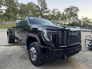GMC Sierra 3500HD Denali Ultimate Usada 2025, Cabina Doble, 4x4 - Product Image 4