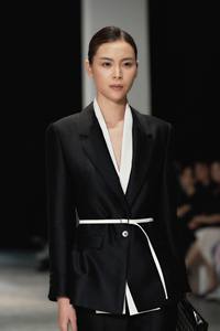 Pantalons et pantalons de haute couture ODM pour femmes, pantalons élégants à taille haute, en laine et soie, à jambes larges, pantalons pour femmes WhiteAnt - Product Image 5