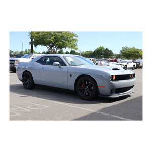 Dodge Challenger R/T Plus con interiores Premium, potencia V8 y estilo tradicional - Product Image 2