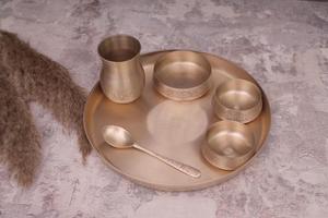 Service de table en laiton de style classique avec plateau, vaisselle écologique réutilisable pour la maison et l'hôtellerie - Product Image 2