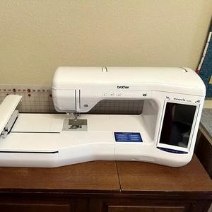 Nueva Máquina de Bordar DreamMakers XE Innov-Is VE2200 - Product Image 1