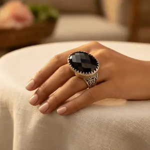 Anillo de Plata 925 con Piedra Negra para Mujer, Joyería Elegante - Product Image 1