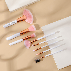 Juego de 8 Brochas de Maquillaje de Pelo Sintético Súper Suave, Incluye Brochas para Pestañas, Cejas y Rostro, con Brocha para Difuminar - Product Image 4