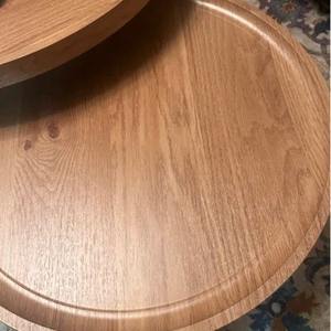 Table cylindrique ronde élégante en or conçue pour les chambres à coucher et les coins décoratifs avec un attrait intemporel - Product Image 4