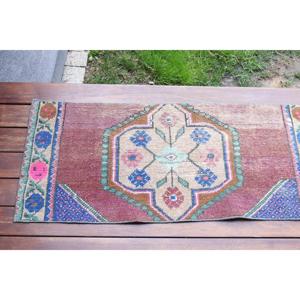 Alfombra Turca Vintage de 1.4x3.4 pies (42x104 cm), Alfombra de Lana Roja Ombré - Product Image 3