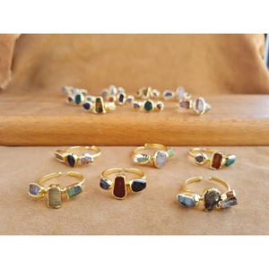 Elegante Anillo de Moda Chapado en Oro con Detalles de Piedras Naturales para Reventa en Boutiques - Product Image 5
