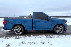 Ford F-150 XL 4x4 Coyote V8 2024 Usado en Buen Estado, Supercargador Whipple, 4WD, Color Azul Metálico Atlas - Product Image 3