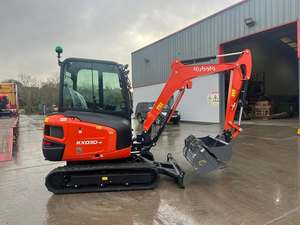 Miniexcavadora Kubota KX030-4 Usada en Buen Estado, Tipo Oruga, Color Rojo, Capacidad de Cucharón de 0.12m³, Componente Principal del Motor - Product Image 2