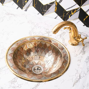 Évier en laiton de finition design pour projets de salle de bain exclusifs offrant une apparence métallique sophistiquée - Product Image 1