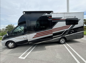 Autocaravana de Lujo Th_or Compass 24KB 2024 Usada, Muy Limpia y Económica, en Buenas Condiciones, Emisión EURO 5, Capacidad para 4-6 Personas - Product Image 2