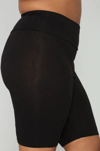 Demi-collant pour femmes Nylon Spandex Taille haute Longueur moyenne Short moulant Logo personnalisé Noir Short respirant croisé - Product Image 5