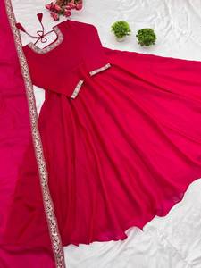 Collection de robes de créateurs très demandée, en soie lourde avec broderies et sequins, pour femmes, pour les occasions spéciales. - Product Image 4