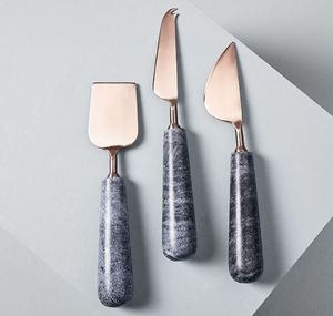 Ensemble de couteaux à fromage en résine grise de qualité supérieure avec lames en acier inoxydable et accents or rose Ensemble de fromages gastronomiques 3 pièces pour une cuisine raffinée - Product Image 4