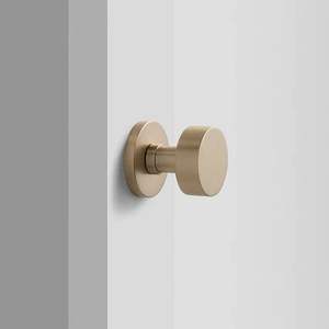 Pomo de Puerta Clásico de Latón para Decoración Interior de Hogar Tradicional, Suave, Seguro, Práctico y Duradero - Product Image 1