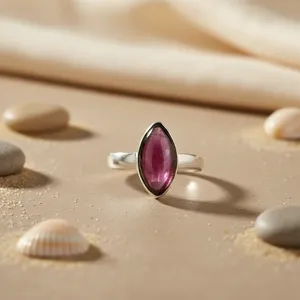 Anillo Elegante de Plata 925 con Baño de Rodio para Mujer, con Gema Rosa de Corte Marquesa y Engaste Invisible Geométrico, de ART PALACE - Product Image 2