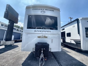 Venta en Subasta Perfecta: Autocaravana Usada Moderna, Nueva 2026, F-o-r-e-s-t Ri-ver Sand-piper 396RKLR, Lista para Envío - Product Image 4