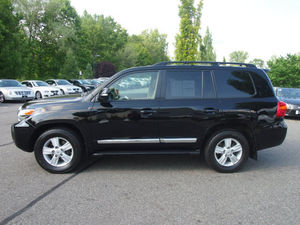 Toyota Land Cruiser 2013 en Venta / Disponible para la Venta con Bajo Kilometraje, Motor de Gasolina, Auto Usado en Excelentes Condiciones y Sin Accidentes, Volante a la Izquierda - Product Image 3