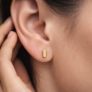 Boucles d'oreilles rectangulaires minimalistes JJ BRAVO en or jaune 14 carats pour femmes et hommes, bijoux géométriques faits à la main de haute qualité en deux tailles - Product Image 4