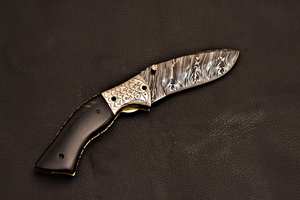 Cuchillo de bolsillo plegable hecho a mano de acero de Damasco, mango de cuerno, cuchillo utilitario Industrial forjado a mano, regalo personalizable OEM DIY para él - Product Image 2