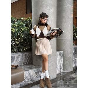 Suéteres y prendas de punto para mujer al por mayor, suaves, texturizados y estampados - Product Image 4