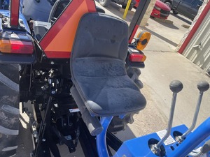 Tractor Agrícola Mini 4x4 Workmaster 25 de Holanda, Nuevo y Usado, 25HP, Alta Productividad, Potencia Confiable, Operación Sencilla, en Venta - Product Image 3