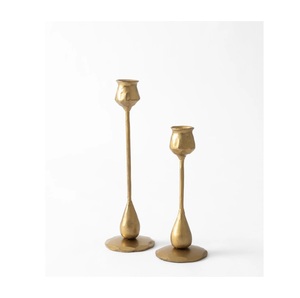 Bougeoir en métal aspect antique pour décoration intérieure de mariage à thème vintage et décoration de table de fête - Product Image 1