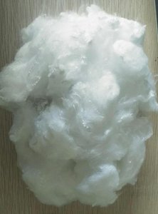 Fibra cortada de poliéster 15D Blanco sólido Grado A Reciclado 100% Material de fibra de poliéster para textiles para el hogar Almohada llenada-Florencia - Product Image 4