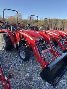 Tractor de Ruedas Massey Ferguson 1840E 2023 en Venta con Cargador, Motor de 45HP y Transmisión, 3 Horas de Trabajo para Uso Agrícola - Product Image 2
