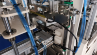 Machine d'emballage automatique de serviettes hygiéniques |   20-23 Sacs/Min |   Équipement d'emballage stable pour sacs en tissu