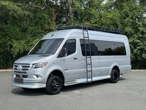 Mercedes-Benz Sprinter Cargo Van 3500XD 2024, Tracción en las Cuatro Ruedas, Motor Diésel de 2.0L y 4 Cilindros de Alto Rendimiento, Minivan - Product Image 2