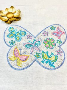 ที่รองจานรูปผีเสื้อลูกปัดทำด้วยมือดีไซน์หรูหราสำหรับโต๊ะอาหารงานแต่งงานและปีใหม่ - Product Image 4