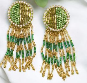Boucles d'oreilles brodées à la main avec des perles, boucles d'oreilles personnalisées multi-perles, bijoux de fête pour femmes au meilleur prix, boucles d'oreilles à perles - Product Image 2