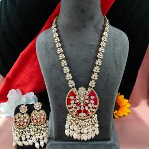 MOP Stone And Hanging <b>Pearls</b> Circle Shaped Pendant <b>Set</b> Lightweight And Versatile Ideal For Casual Ethnic Wear,Festive Gatherings - Product Image 2