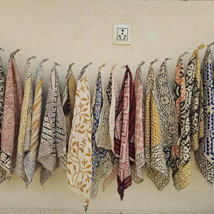 Juego de Bandanas de Algodón Orgánico, Bufanda con Estampado Paisley Hecho a Mano, Accesorio Artesanal Sostenible al por Mayor - Product Image 1