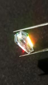 Diamante cultivado en laboratorio de 2 quilates con corte escudo VVS para la fabricación de anillos, corte elegante, certificado IGI, diamante CVD suelto a precio mayorista desde India. - Product Image 3