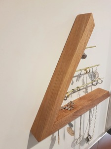 Porte-bijoux mural en bois de qualité supérieure avec design artistique idéal pour le rangement des placards de courtoisie et l'affichage décoratif en Inde - Product Image 6