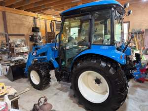 Tracteur agricole d'occasion LS MT352H 35HP avec moteur diesel, chargeur frontal, boîte de vitesses, transmission 4 roues motrices - Product Image 6
