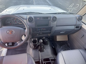 รถยนต์โตโยต้าแลนด์ครุยเซอร์ 79 แบบแค็บเดี่ยว ขับเคลื่อน 4 ล้อ เครื่องยนต์ดีเซล 4.2 ลิตร เกียร์ธรรมดา 5 สปีด มือสอง - Product Image 4