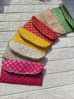 Pochette de soirée brodée à sequins dorés, style ethnique indien, avec fermeture éclair, faite main par un designer, idéale pour mariages et fêtes