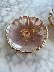 Chausse-pied artisanal en corne naturelle avec texture lisse et brillante, couleur naturelle écologique, conçu pour les maisons modernes - Product Image 6