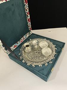 Ensemble de thali en argent plaqué avec un élégant coffret cadeau imprimé - Product Image 3