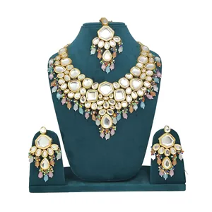 Conjunto de Joyería Fina de Lujo Maanvita Multicolor, Meenakari Kundan con Perlas, Chapado en Oro sobre Cobre, para Bodas y Regalos - Product Image 1