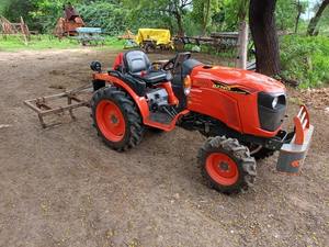 Tracteur miniature Kubota Neostar B2741S 27 CV 4x4 articulé, matériel agricole compact pour petites exploitations agricoles. - Product Image 6