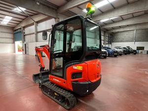Mini-excavatrice Kubota KX016-4 |   Excavatrice compacte de 1,6 tonne pour la construction et l'aménagement paysager - Product Image 4