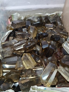 Quartz fumé de haute qualité, sculpté, semi-polissé, pierre naturelle du Gujarat pour la guérison et la décoration intérieure - Product Image 3