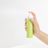 Flacon pulvérisateur vide à fine brume 30ml 50ml 80ml 100ml en PET pour cosmétiques, parfums et toniques, avec impression de logo personnalisée