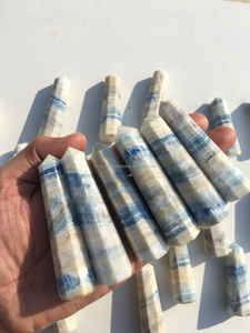 Venta al por mayor de cristal natural azul Scheelite obelisco Torre estilo Feng Shui piedra tallada semipreciosa para la decoración del hogar amor curativo - Product Image 2