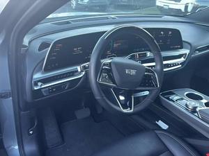 Cadillac LYRIQ 2023 d'occasion en excellent état, SUV 4 portes de luxe - Product Image 3