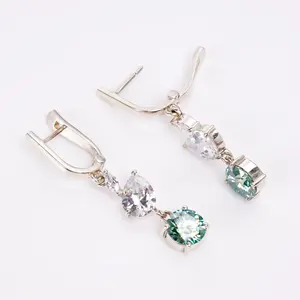 ต่างหูทรงหยดน้ำแบบวินเทจ ประดับมอสซาไนต์ทรงกลม เงินแท้ 925 ชุบทอง เหมาะสำหรับงานแต่งงาน หรือเป็นของขวัญหมั้นสำหรับเธอ จาก Tishya Jewellers - Product Image 4